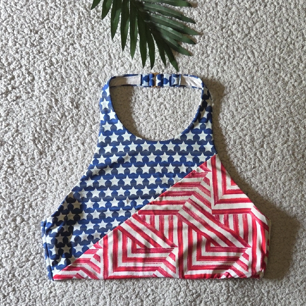VS Two-Tone Patriotic Flag Geometric Patterned High Neck Halter Bikini Top